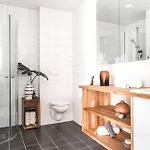 Modern And Centrally Located Leilighet